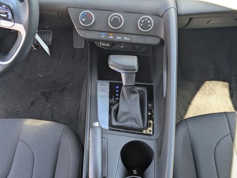 New 2025 Hyundai Elantra SE FWD image 12
