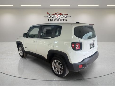 Used 2023 Jeep Renegade Latitude AWD/4WD image 3