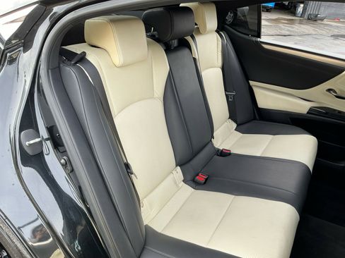 Used 2023 Lexus ES 300h F Sport w/ Accessory Package (Z2) image 21