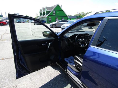 Used 2020 Nissan Rogue SL FWD image 16