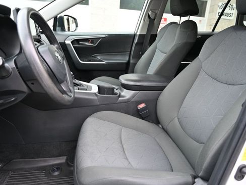 Used 2022 Toyota RAV4 XLE AWD/4WD image 14