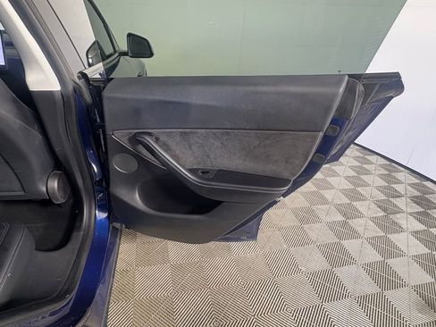 Used 2021 Tesla Model Y Long Range image 17