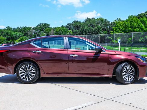 Used 2024 Nissan Altima 2.5 SV FWD image 5