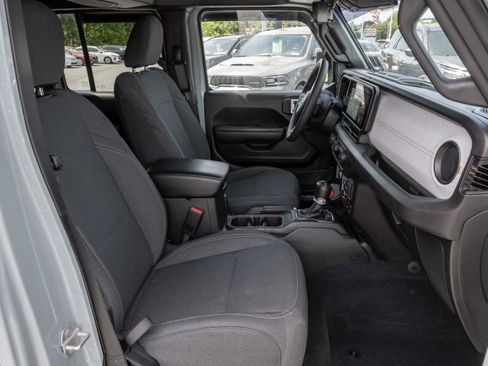 Used 2024 Jeep Wrangler Unlimited AWD/4WD image 45