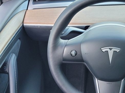 Used 2023 Tesla Model Y Long Range image 13