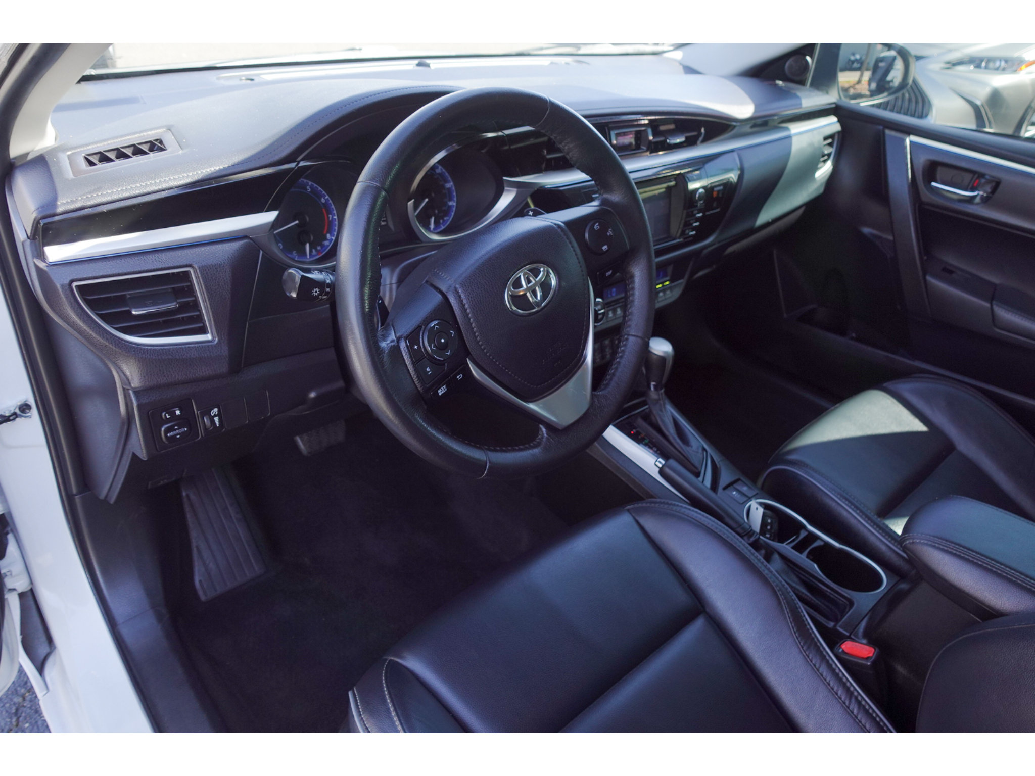 Used 2015 Toyota Corolla S Premium FWD image 9
