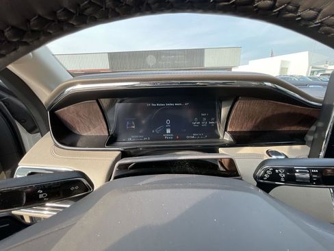 Used 2024 Lincoln Navigator L Reserve image 11