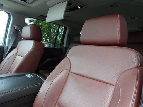 Used 2019 Chevrolet Suburban Premier w/ Premier Plus Edition AWD/4WD image 10
