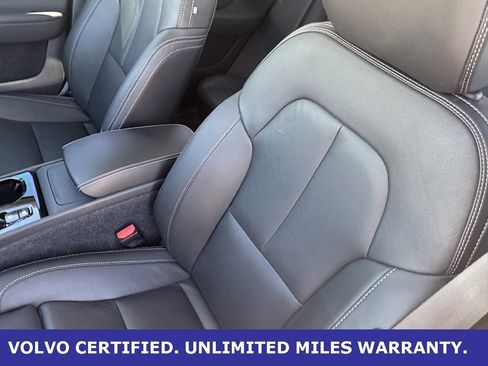 Certified 2025 Volvo XC40 B5 Plus image 26