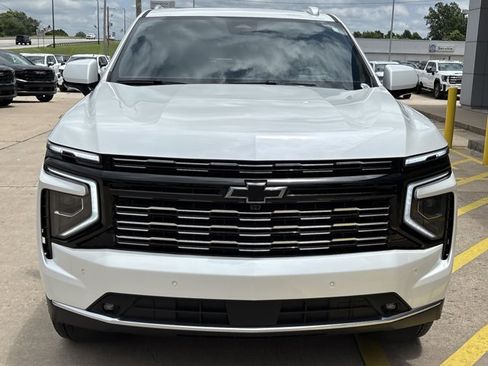 Used 2025 Chevrolet Tahoe High Country AWD/4WD image 11