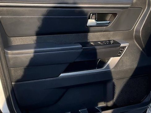 Used 2025 Toyota Sequoia Platinum image 20