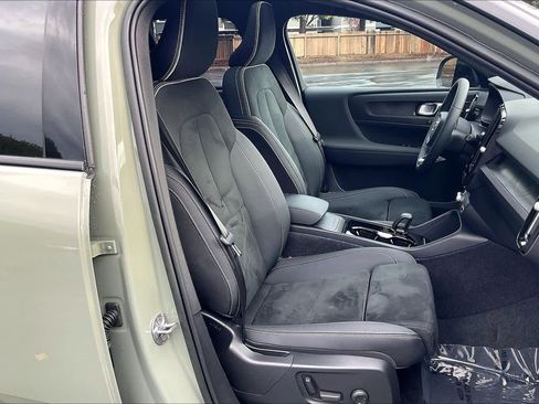 Used 2023 Volvo XC40 Recharge Ultimate image 10