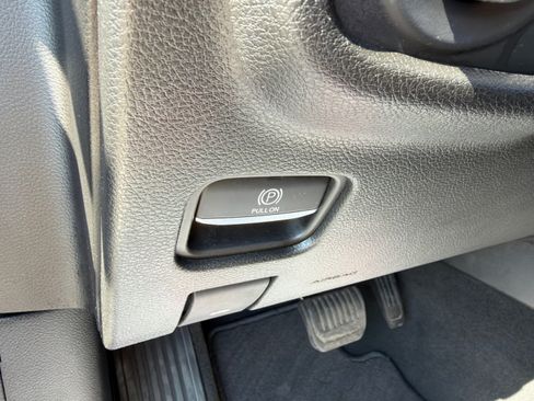 Used 2023 Jeep Grand Cherokee Altitude AWD/4WD image 17