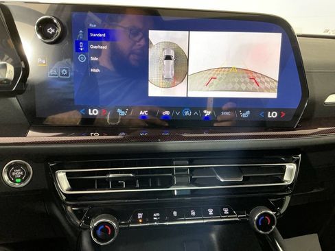 New 2026 Chevrolet Traverse Z71 w/ Enhanced Driving Package AWD/4WD image 24