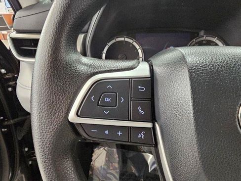 Used 2023 Toyota Highlander L FWD image 14