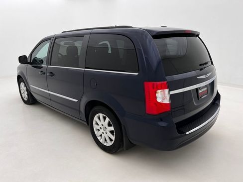 Used 2015 Chrysler Town & Country Touring image 9