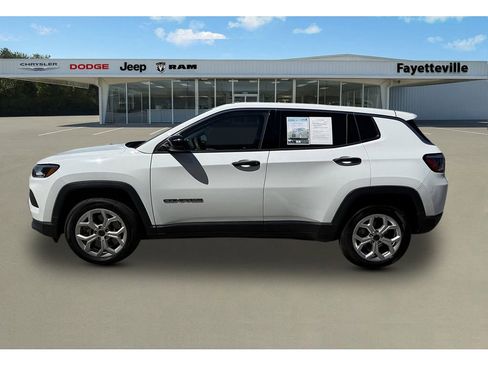 Used 2025 Jeep Compass Sport image 6