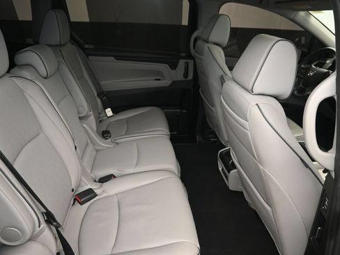 Used 2023 Honda Odyssey Elite image 11