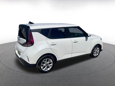 Used 2025 Kia Soul LX w/ LX Technology Package FWD image 15
