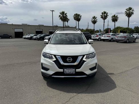 Used 2019 Nissan Rogue SV w/ Sun & Sound Touring Package AWD/4WD image 3