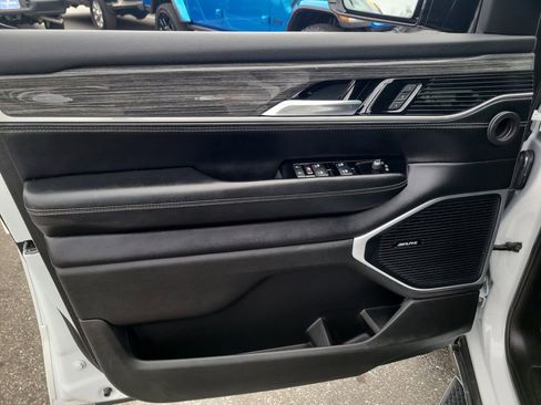 Certified 2022 Jeep Wagoneer Series III w/ Flexible Seating Group RWD image 19