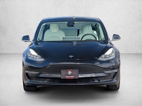 Used 2019 Tesla Model 3 Mid Range image 2