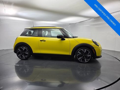 Used 2025 MINI Cooper 2-Door Hardtop FWD image 3