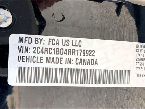 Used 2024 Chrysler Pacifica Touring-L image 3