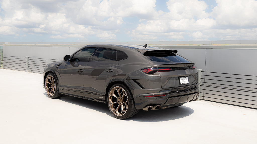 Used 2023 Lamborghini Urus Performante AWD/4WD image 3