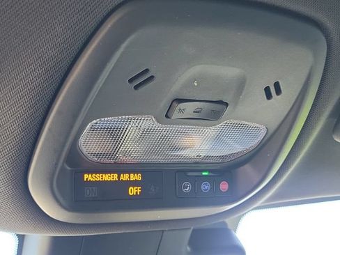 Used 2024 Chevrolet Trax RS FWD image 18