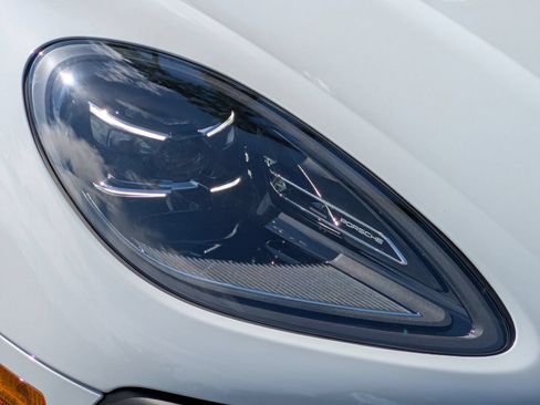 Certified 2025 Porsche Macan S AWD/4WD image 33