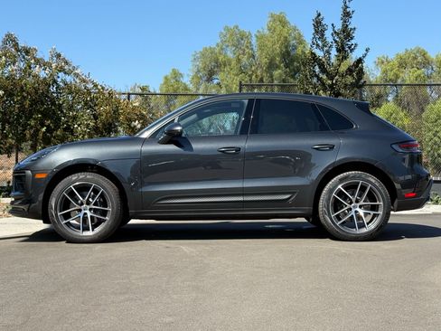 Used 2025 Porsche Macan image 2
