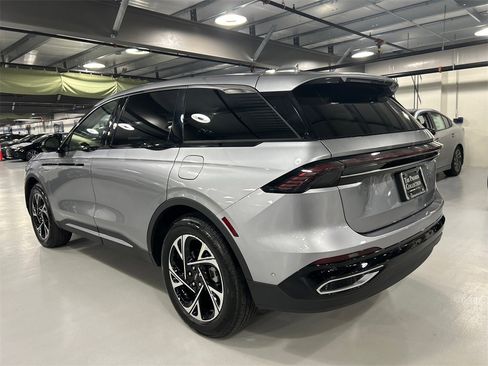 Used 2024 Lincoln Nautilus Premier w/ Equipment Group 102A image 4