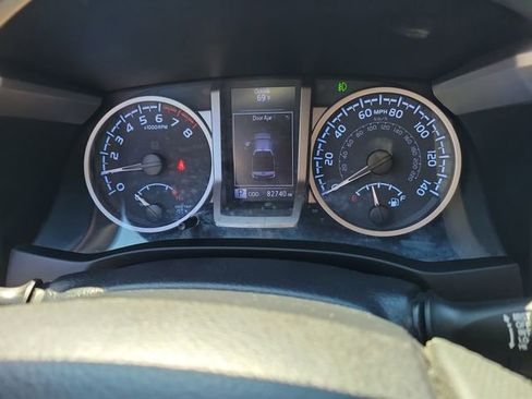 Used 2021 Toyota Tacoma SR5 AWD/4WD image 17