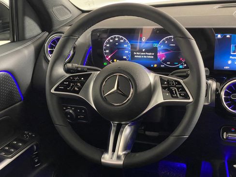 New 2025 Mercedes-Benz GLB 250 4MATIC image 15