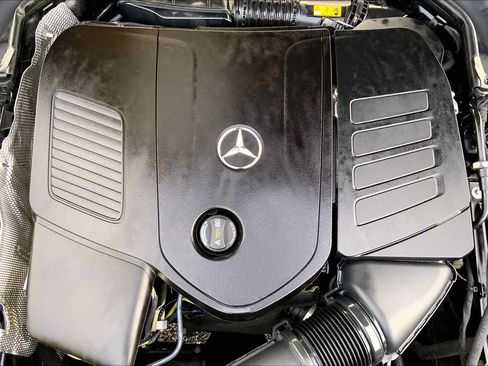 Used 2025 Mercedes-Benz C 300 Sedan image 32