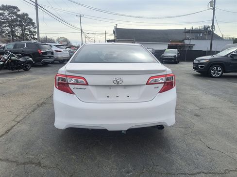 Used 2012 Toyota Camry L image 4
