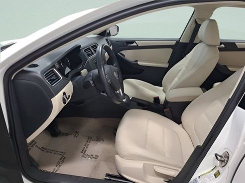 Used 2012 Volkswagen Jetta SE FWD image 18