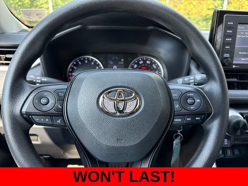 Used 2021 Toyota RAV4 LE AWD/4WD image 16