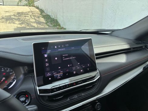 Used 2025 Jeep Compass Trailhawk image 20