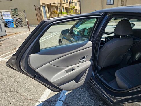 Used 2023 Hyundai Elantra SEL FWD image 15