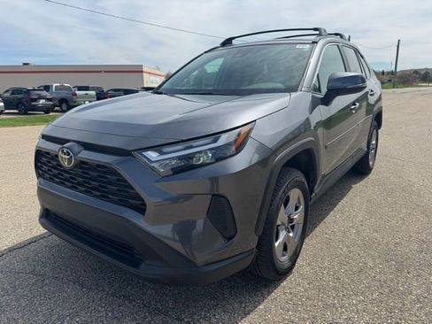 Used 2025 Toyota RAV4 XLE AWD/4WD image 9