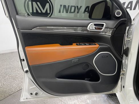 Used 2016 Jeep Grand Cherokee SRT image 15