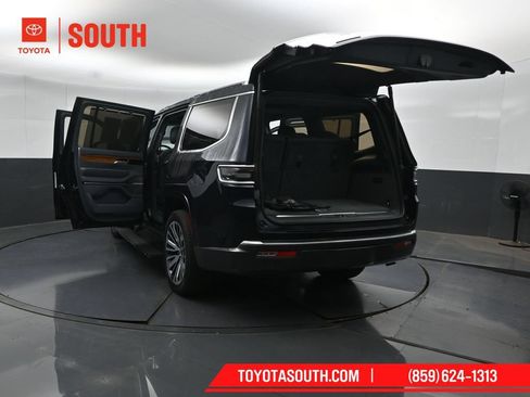 Used 2022 Jeep Grand Wagoneer Series III AWD/4WD image 63