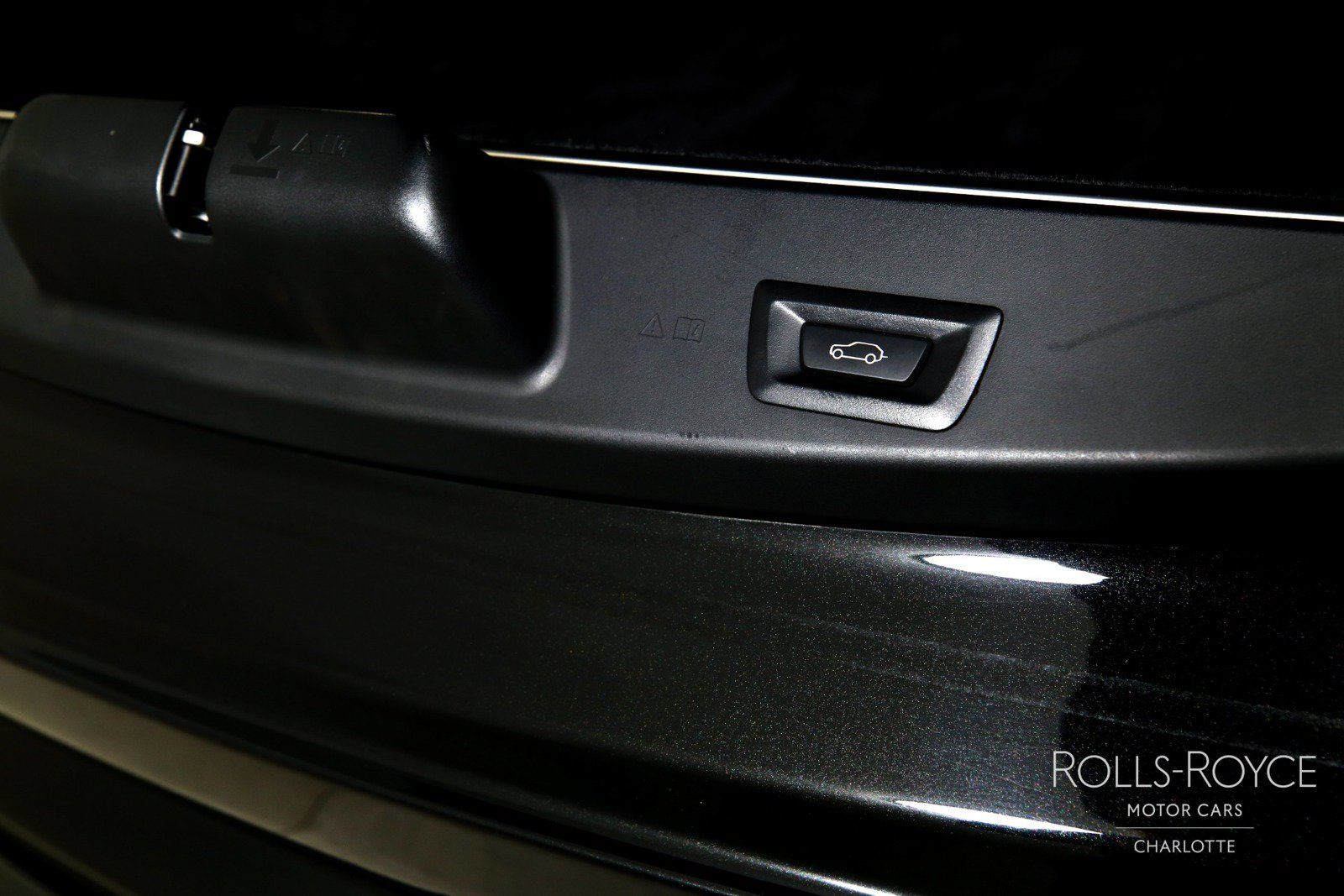 Used 2020 Rolls-Royce Cullinan Black Badge AWD/4WD image 23