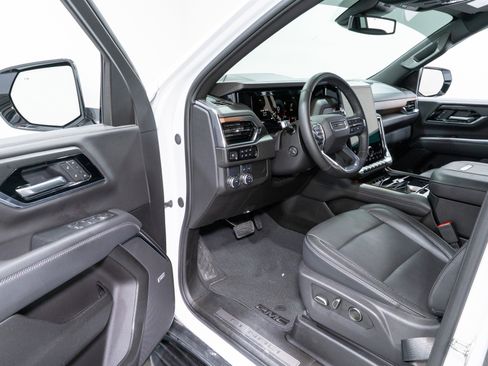 Used 2025 GMC Yukon XL Denali image 12