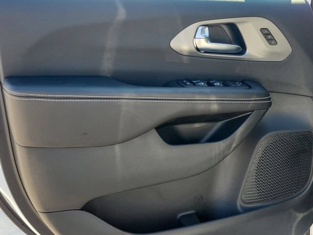 New 2027 Chrysler Pacifica Select FWD image 26