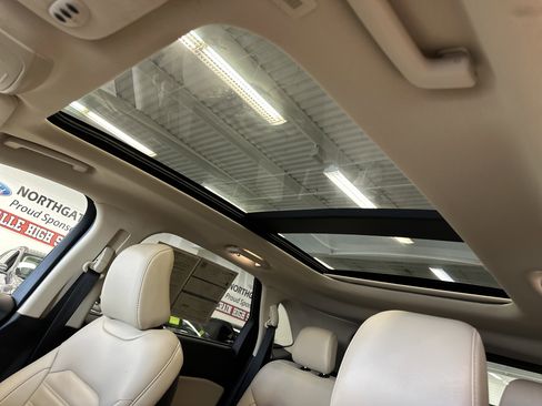 Certified 2022 Ford Edge SEL w/ Convenience Package image 4