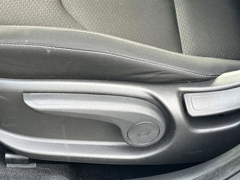 Used 2018 Hyundai Elantra GT image 29