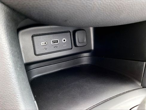 Used 2023 Chevrolet Equinox LT FWD image 25